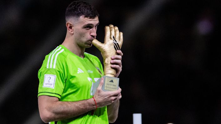 Emiliano Martinez Laris Manis Jelang Bursa Transfer, Efek Berhasil Bawa Argentina Juara Piala Dunia 2022