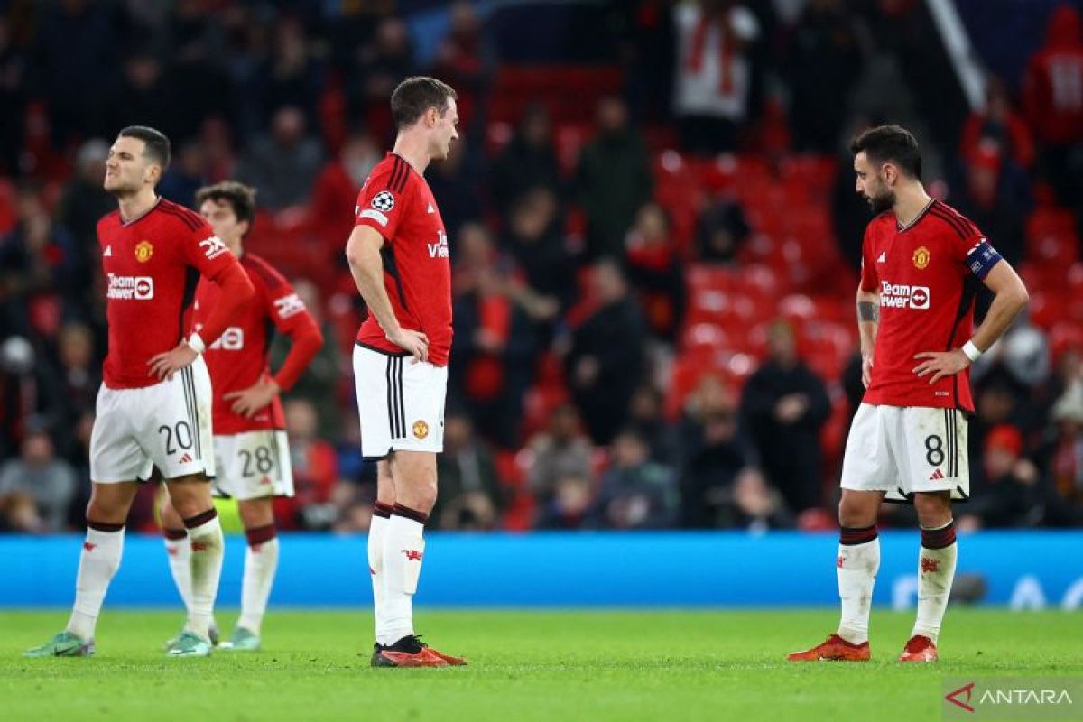3 Pemain Manchester United Menuju Pintu Keluar Old Trafford
